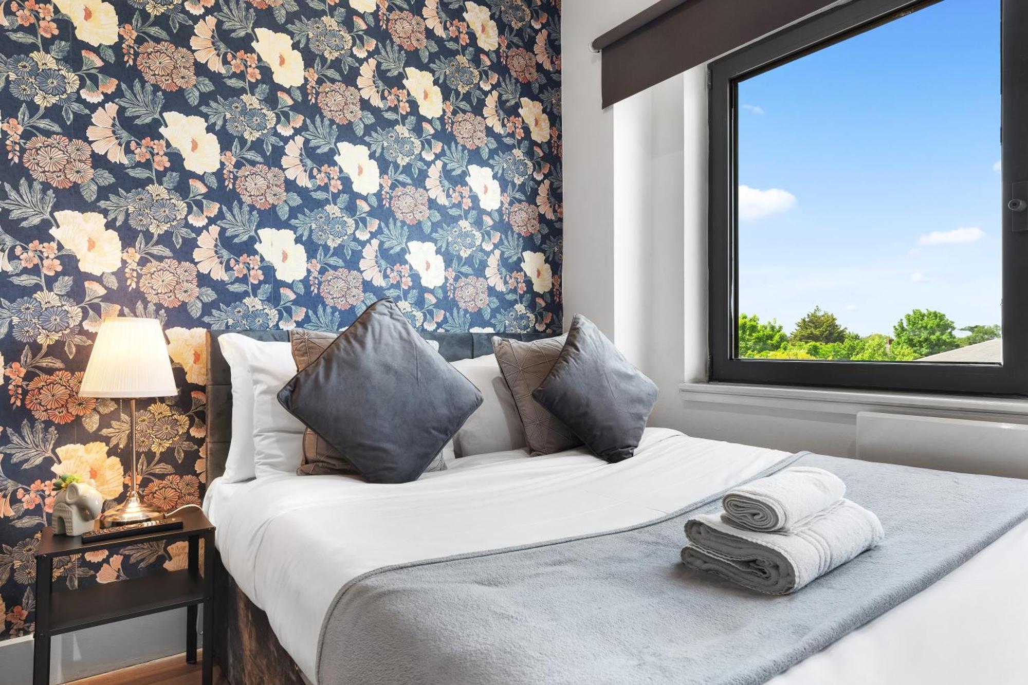 Modern One Bedroom Flat - Sleeps 5 -Near Heathrow - London Ub3 Ngoại thất bức ảnh