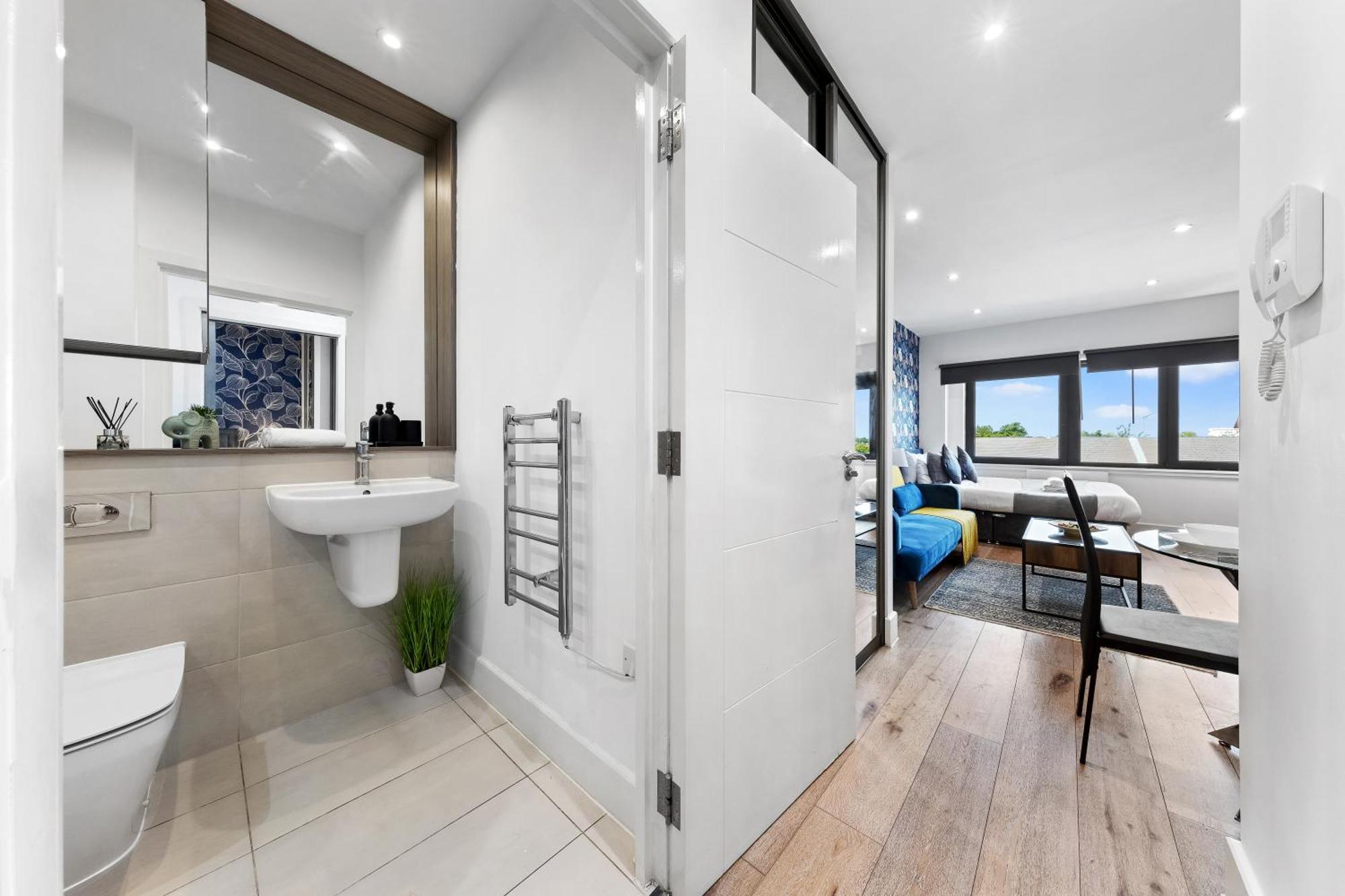 Modern One Bedroom Flat - Sleeps 5 -Near Heathrow - London Ub3 Ngoại thất bức ảnh